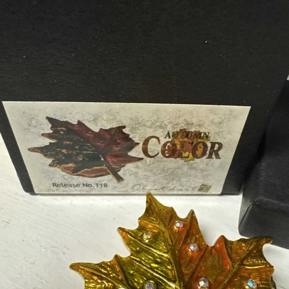Object d'art Bling Enamel Trinket Pill Box Autumn Color Leaf 118 Hinged Art/Form